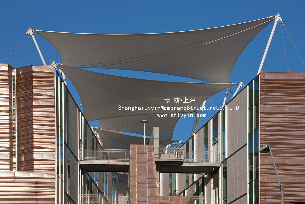 膜結(jié)構建筑物的廣泛應用